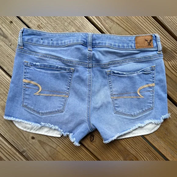 American Eagle Outfitters Size 12 Shortie Light Wash Jean Shorts - Picture 8 of 11